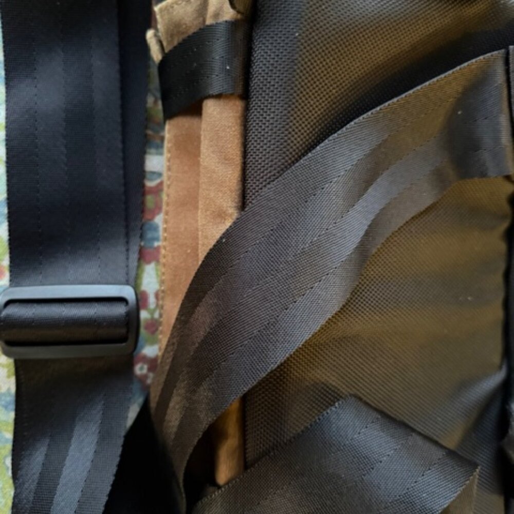 Chuyen CTactical CT5 Sling Bag in waxed canvas: gorgeous sling/crossbody - Picture 8 of 9